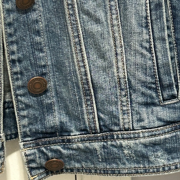 LIKE NEW! Women's American Eagle Short Jean Jacket - Small - Picture 7 of 9